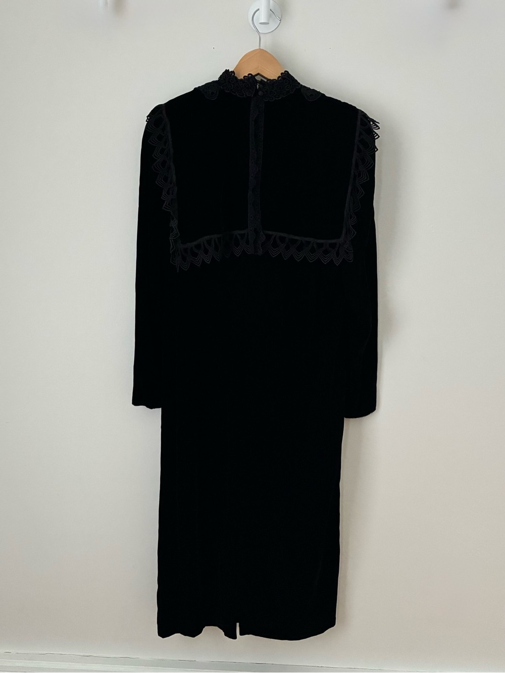Jessica McClintock Black Velvet Lace High Neck Long Sleeve Midi Dress 6 - Picture 4 of 6